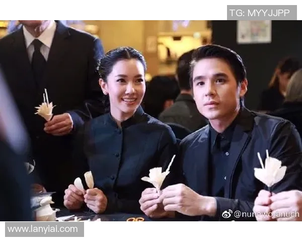 泰国最矮足球明星女友的甜蜜生活与成长故事揭秘